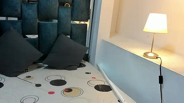 Katerosse2 online show from April 18, 2026, 12:29 pm