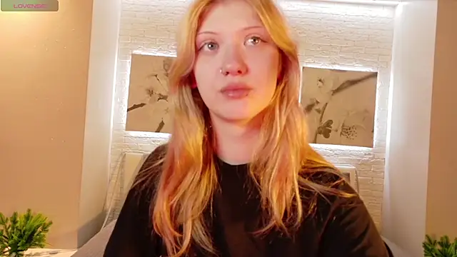 Lina Wi online show from April 22, 2026, 8:15 pm