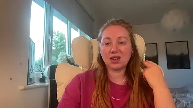 arielsweetieee online show from May 13, 2026, 6:15 pm