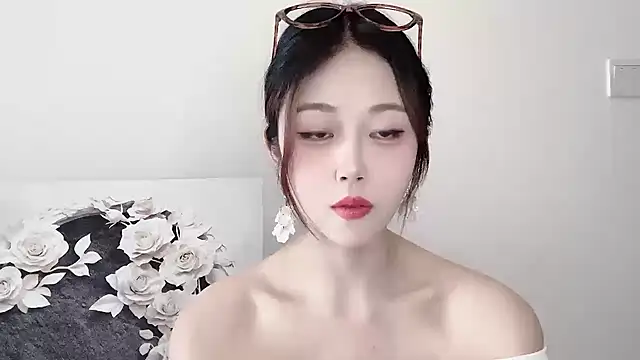 Snapshot of KiKi-011 chatting on May 19, 2026, 7:04 am KiKi-011 online show from May 19, 2026, 7:04 am