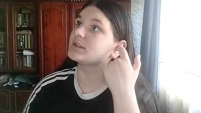 BeatriceMolands online show from May 16, 2026, 7:18 am