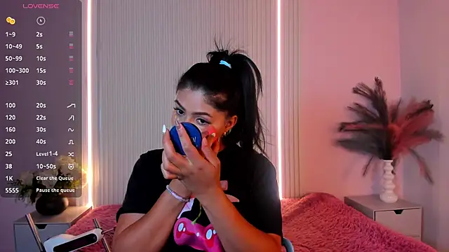 Snapshot of LucyWild8 chatting on July 18, 2026, 8:50 pm LucyWild8 online show from July 18, 2026, 8:50 pm