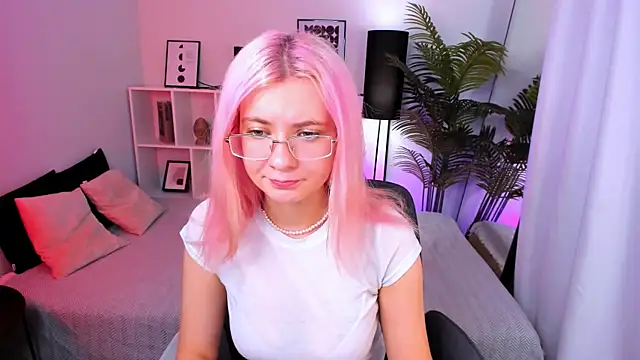 RoxySun  online show from May 22, 2026, 4:49 pm