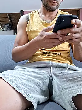 Snapshot of elporonga_31 chatting on April 17, 2026, 11:57 am elporonga 31 online show from April 17, 2026, 11:57 am