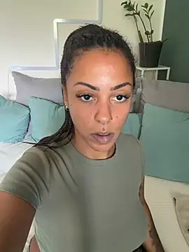 SweetPetiteNoir online show from July 20, 2026, 8:54 am
