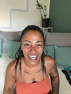 SweetPetiteNoir online show from June 30, 2026, 5:02 pm