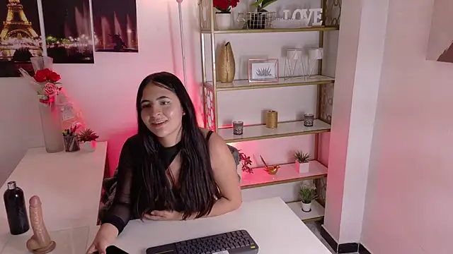 Maggiee 1 online show from June 4, 2026, 7:51 pm