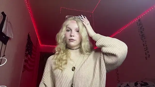 CassieRey online show from April 18, 2026, 5:26 pm