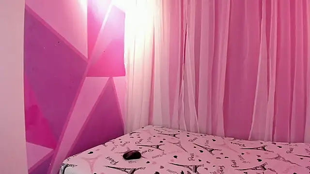 Maira Saenz online show from April 17, 2026, 11:46 am