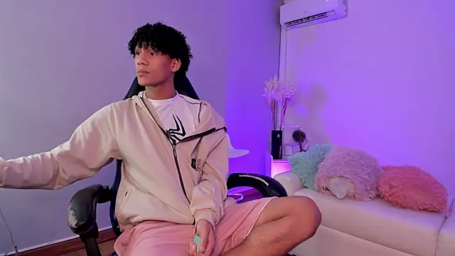 NoahBull19 online show from June 16, 2026, 2:33 am