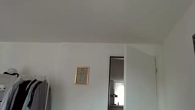 Snapshot of Thomster72 chatting on June 8, 2026, 12:38 pm Thomster72 online show from June 8, 2026, 12:38 pm