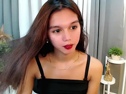 Snapshot of marie_castro chatting on May 6, 2026, 6:23 pm marie castro online show from May 6, 2026, 6:23 pm