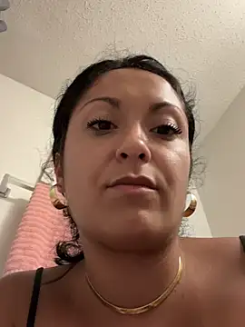 yummymommie7 online show from May 23, 2026, 11:48 pm