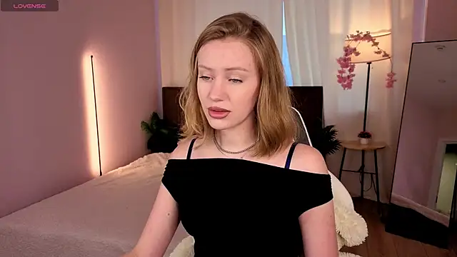 Snapshot of EvaHamilton chatting on August 2, 2026, 12:53 am EvaHamilton online show from August 2, 2026, 12:53 am