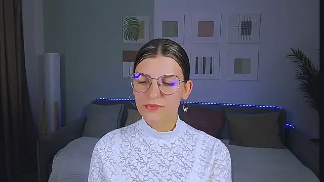 AnnaThorne online show from May 29, 2026, 11:27 am