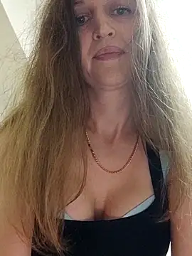 irresistibelle online show from May 1, 2026, 9:31 pm