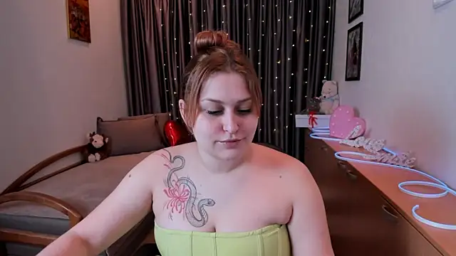 NoraLiin online show from April 29, 2026, 5:17 pm