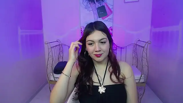 Dani taylor  online show from May 10, 2026, 1:04 pm