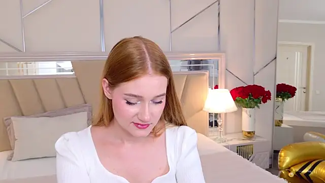 Snapshot of EmmiliRosse chatting on July 14, 2026, 5:30 pm EmmiliRosse online show from July 14, 2026, 5:30 pm