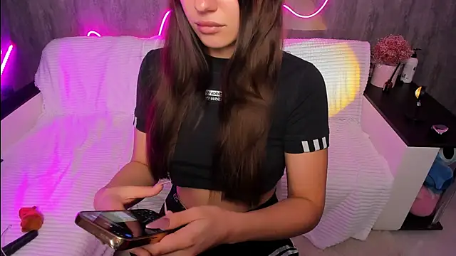 Snapshot of Elle_goldman chatting on June 23, 2026, 4:05 pm Elle goldman online show from June 23, 2026, 4:05 pm