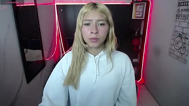 Snapshot of nancy_blonde chatting on July 15, 2026, 12:12 pm nancy blonde online show from July 15, 2026, 12:12 pm