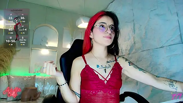 Moon Red r online show from April 20, 2026, 7:48 pm