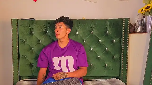 Zayn Moretti online show from June 27, 2026, 4:07 am