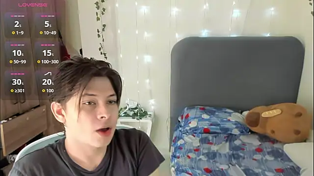 Snapshot of Felixzyn chatting on April 22, 2026, 6:58 pm Felixzyn online show from April 22, 2026, 6:58 pm
