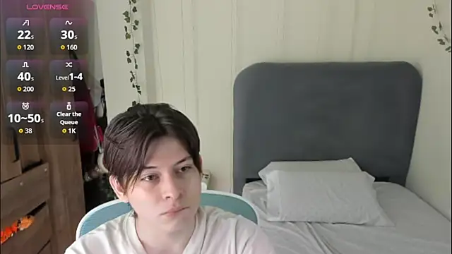 Snapshot of Felixzyn chatting on April 26, 2026, 7:44 pm Felixzyn online show from April 26, 2026, 7:44 pm
