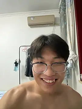 Ycen  online show from May 13, 2026, 3:19 pm