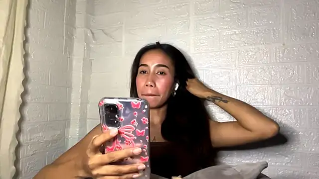 MargretMccarren online show from April 22, 2026, 4:14 pm