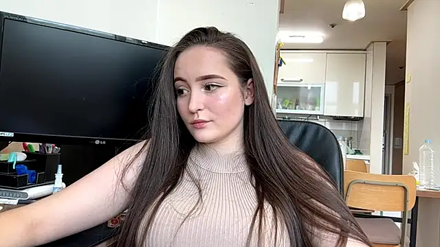 Emilly Cart online show from June 23, 2026, 3:37 am