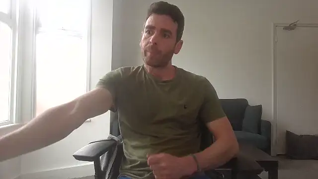 frenchbdmaninlondon online show from April 20, 2026, 2:18 pm