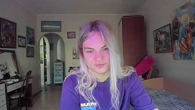 milliKira006 online show from August 4, 2026, 4:28 am
