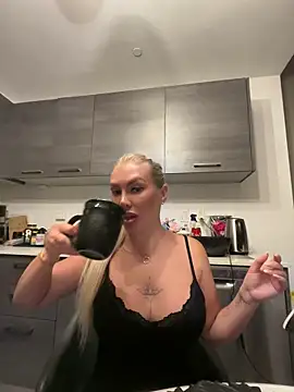 Karen Luxe online show from June 2, 2026, 1:05 am