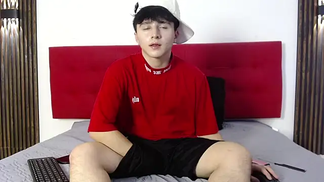 LunayDream online show from April 23, 2026, 7:26 pm