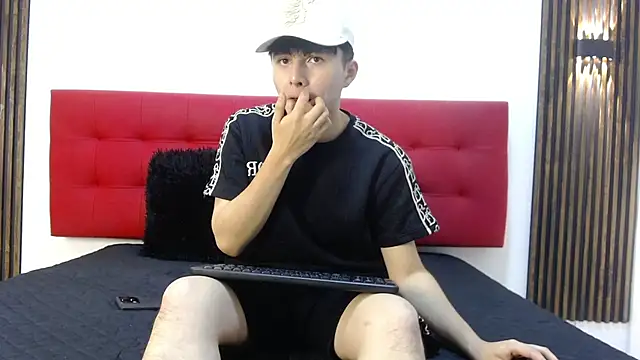 LunayDream online show from April 21, 2026, 11:17 am