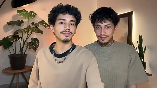 Snapshot of Noah_and_Steven chatting on June 1, 2026, 2:56 am Noah and Steven online show from June 1, 2026, 2:56 am
