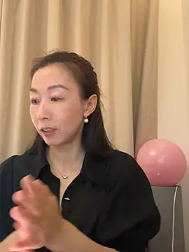 summer0430 online show from May 26, 2026, 1:04 am