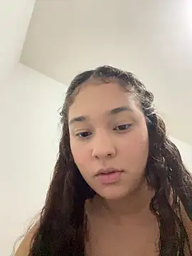 alana lee23 online show from April 28, 2026, 11:42 pm