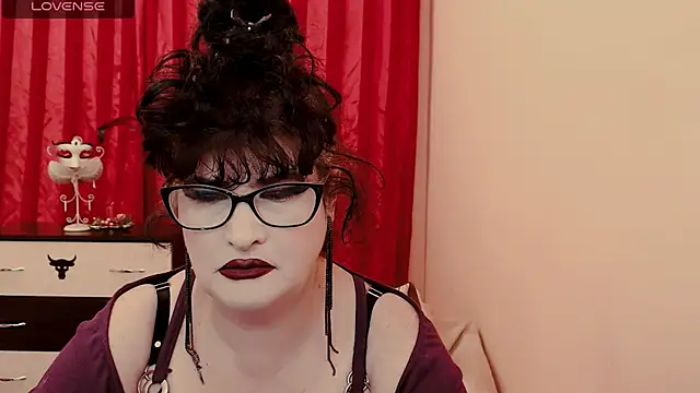 QuuenOfSin online show from June 23, 2026, 3:26 am