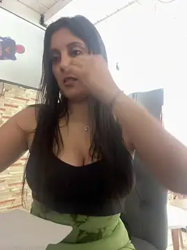 jimena-m online show from May 1, 2026, 8:58 pm