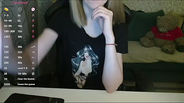  AlliceCullen  online show from April 22, 2026, 6:04 pm