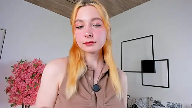 TwinkleFox online show from April 23, 2026, 1:56 am