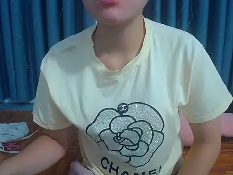 Mimi 200 online show from May 19, 2026, 2:07 am