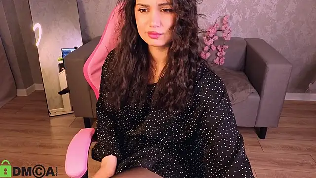 Snapshot of Vivien_Ross chatting on May 13, 2026, 1:01 am Vivien Ross online show from May 13, 2026, 1:01 am