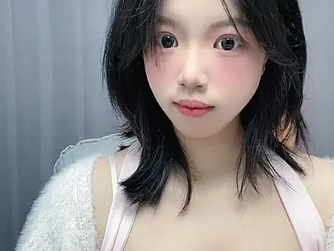 TwinXXyan online show from April 21, 2026, 2:14 am