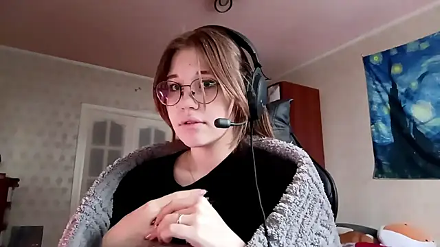 MandieBusby online show from April 21, 2026, 3:18 pm