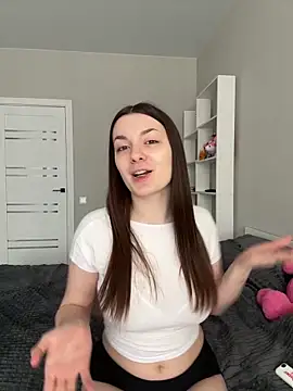 Emmy Boobssss online show from April 21, 2026, 10:11 am