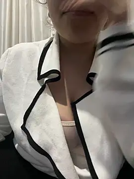 Laavinia online show from April 27, 2026, 9:13 pm